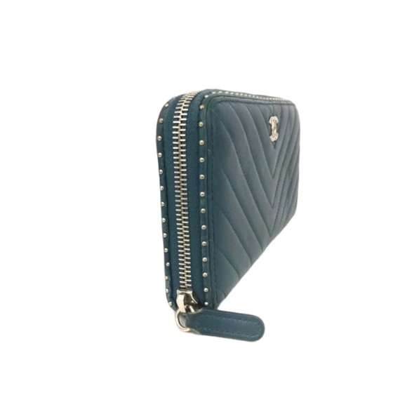 CHANEL Rare 2018 Metiers d’Art 2018 Turquoise Chevron Zipped Wallet - Picture 12 of 16